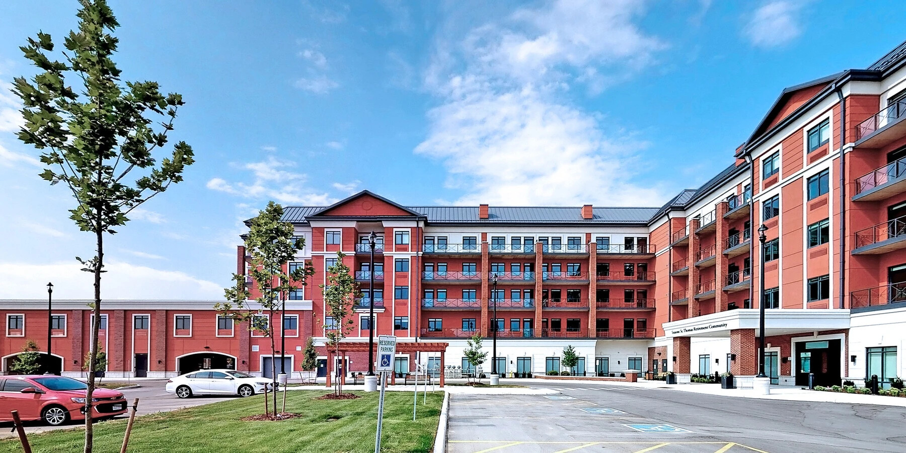 Exterior view of Seasons St. Thomas