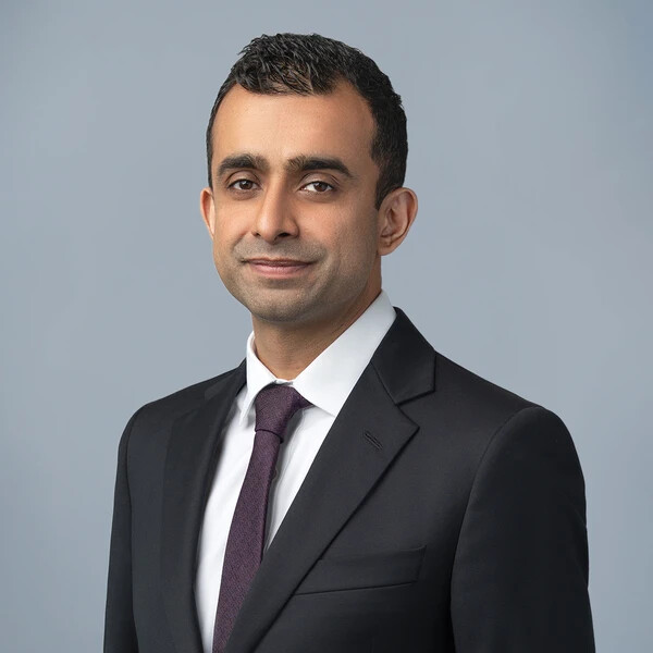 Zeeshan Mahmood headshot