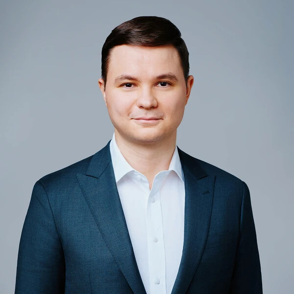 deian kutev headshot