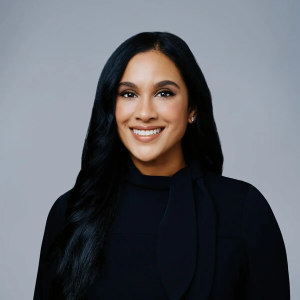 Jenn Pereira Headshot