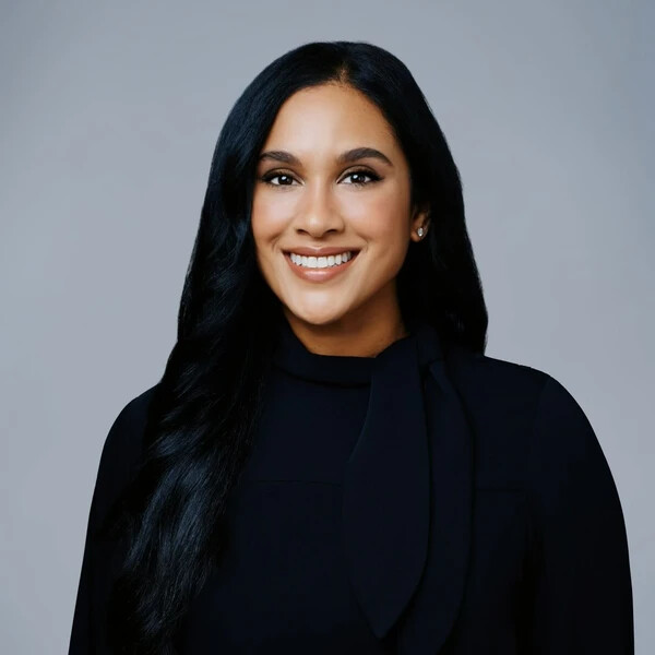 Jenn Pereira Headshot