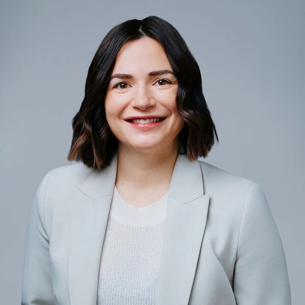 kristen floro headshot