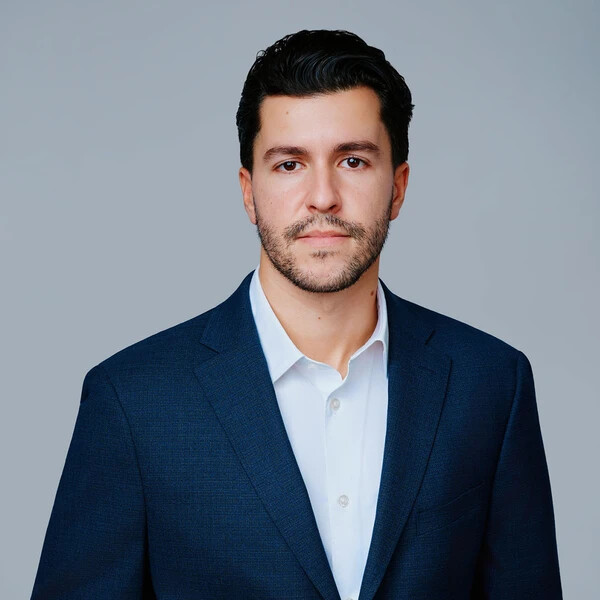 raul dumitras headshot